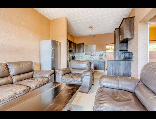 2 BEDROOM APARTMENT FOR SALE IN CONSTANTIA KLOOF